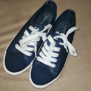 Nautica Women's Dark Blue Canvas Sneakers, Size 6 Lace-Up, EUC